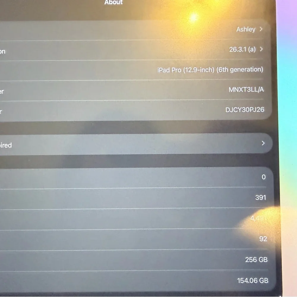 Apple iPad Pro 12.9-inch 6th Gen Wi-Fi Tablet Silver 256GB Keyboard folio